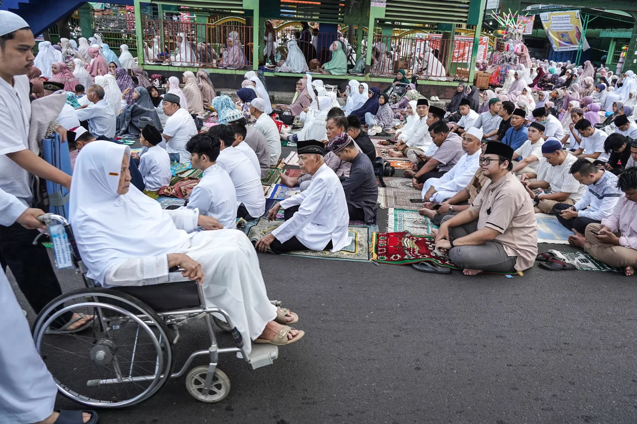 Potret Salat Idul Fitri...
