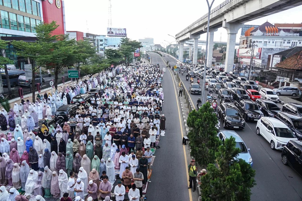 Potret Salat Idul Fitri...