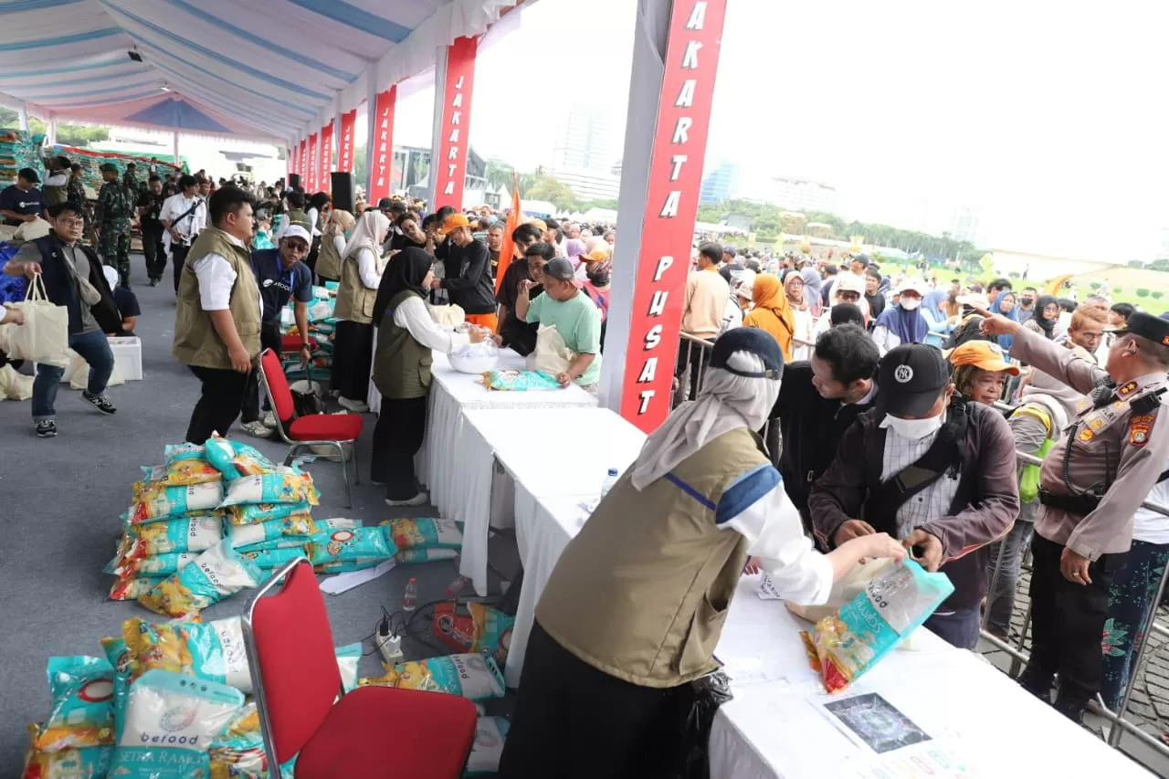 Pasar Murah di Monas,...