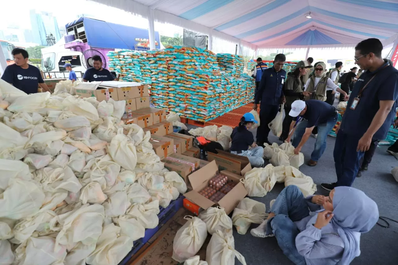 Pasar Murah di Monas,...