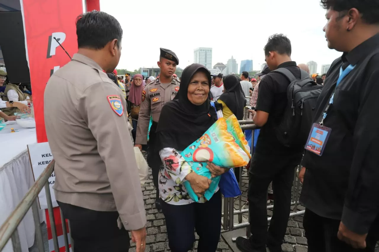 Pasar Murah di Monas,...