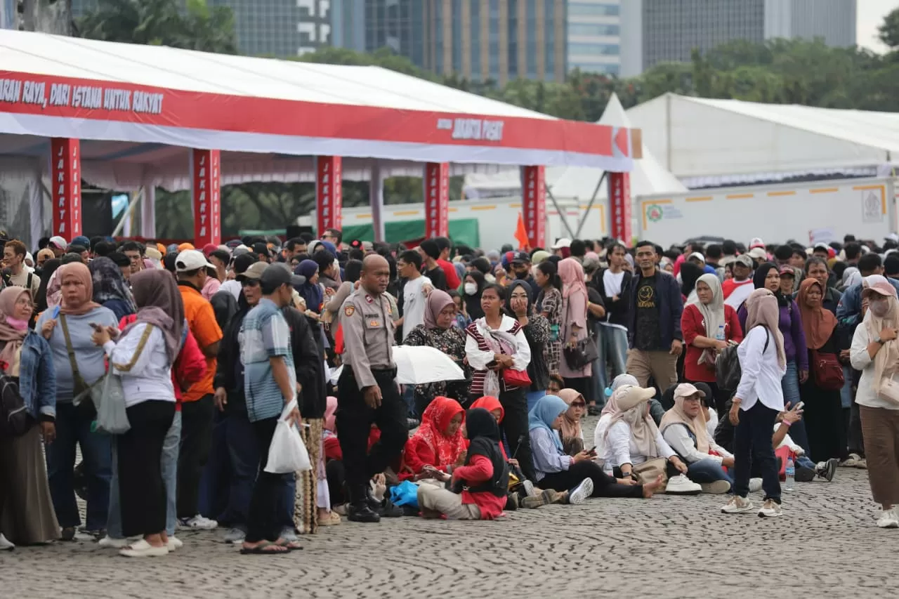 Pasar Murah di Monas,...