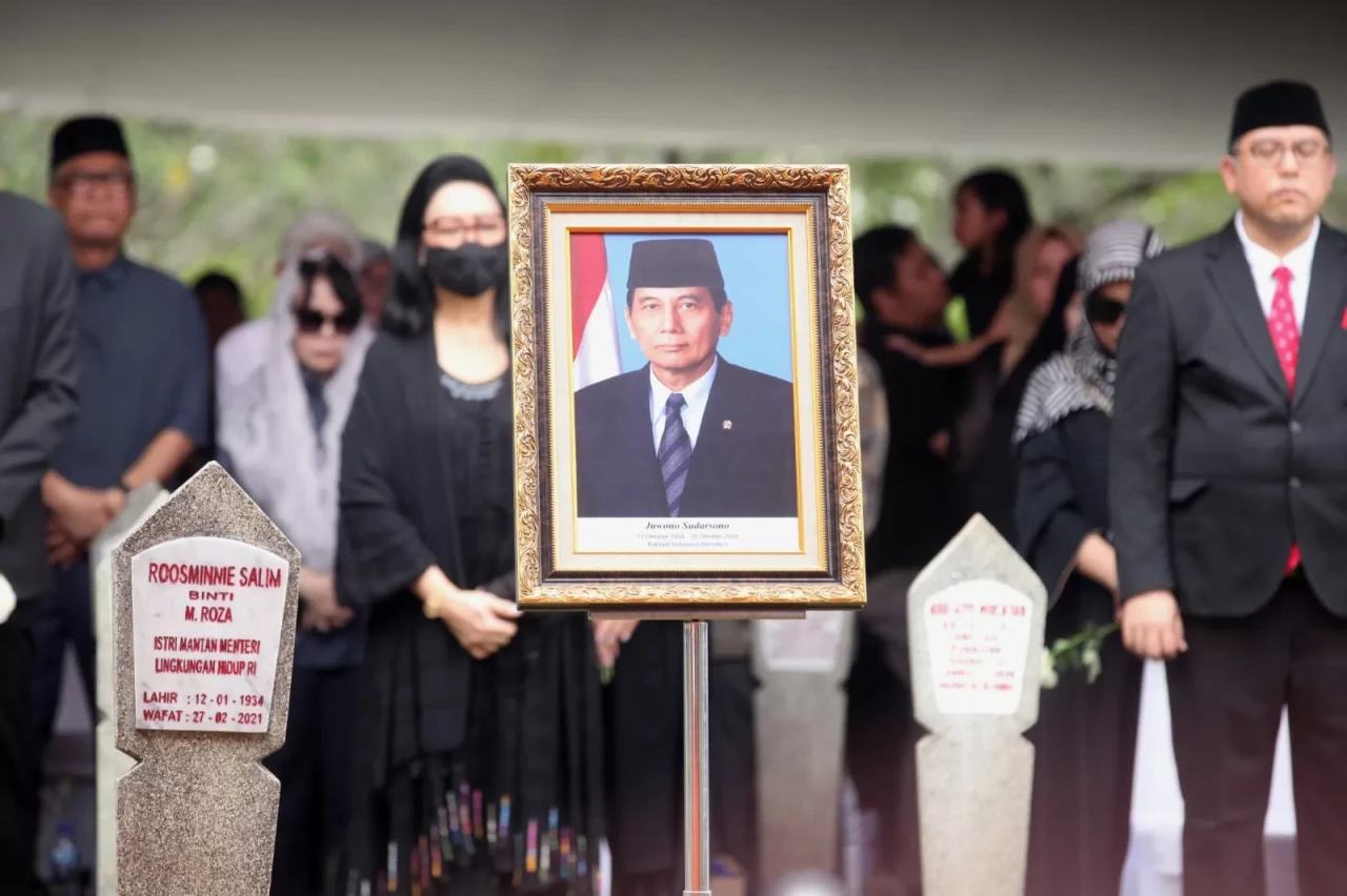 Pemakaman Mantan Menteri...