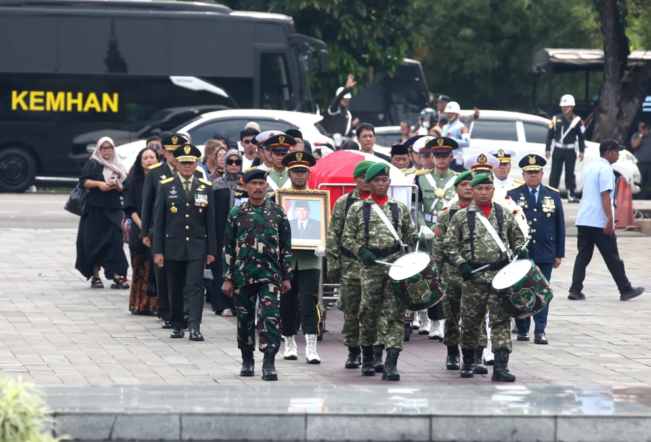 Pemakaman Mantan Menteri...