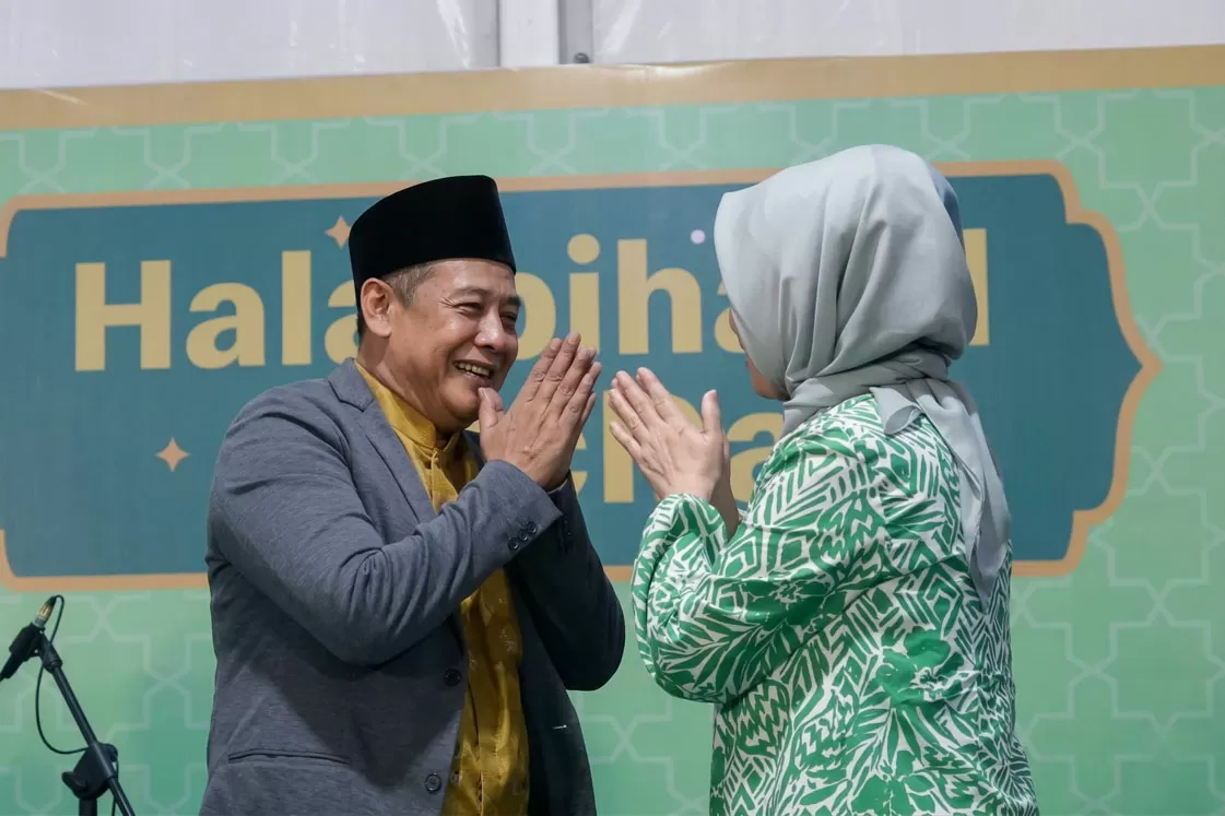 Rayakan 35 Tahun Kebersamaan,...