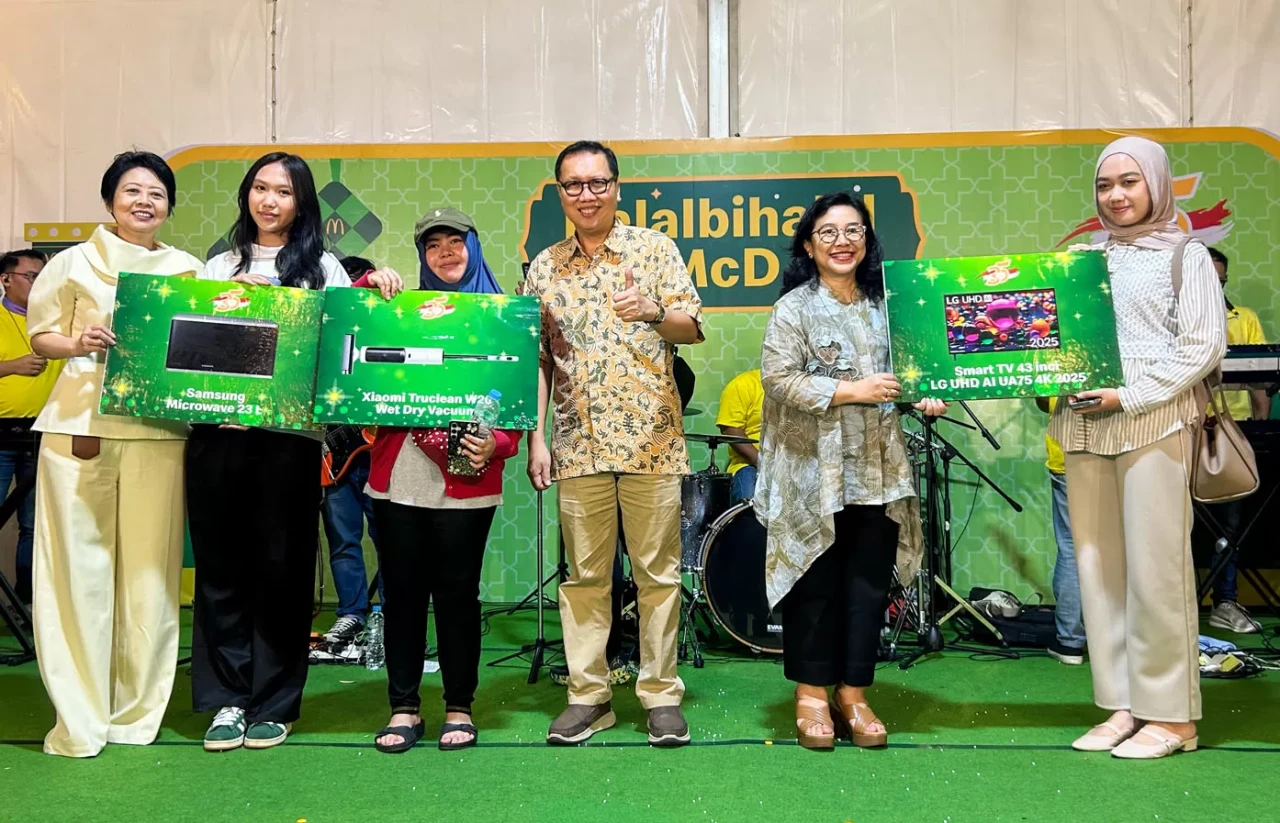 Rayakan 35 Tahun Kebersamaan,...