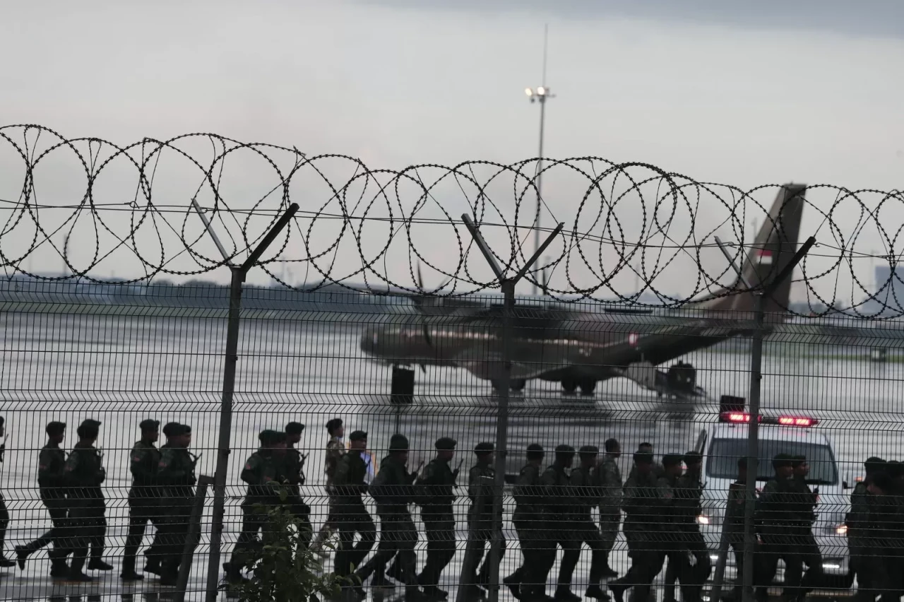 2 Pesawat TNI Siaga...