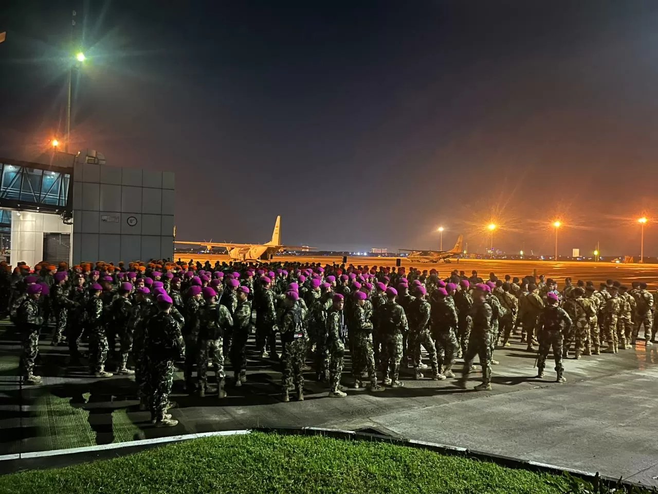 Ratusan Prajurit TNI...