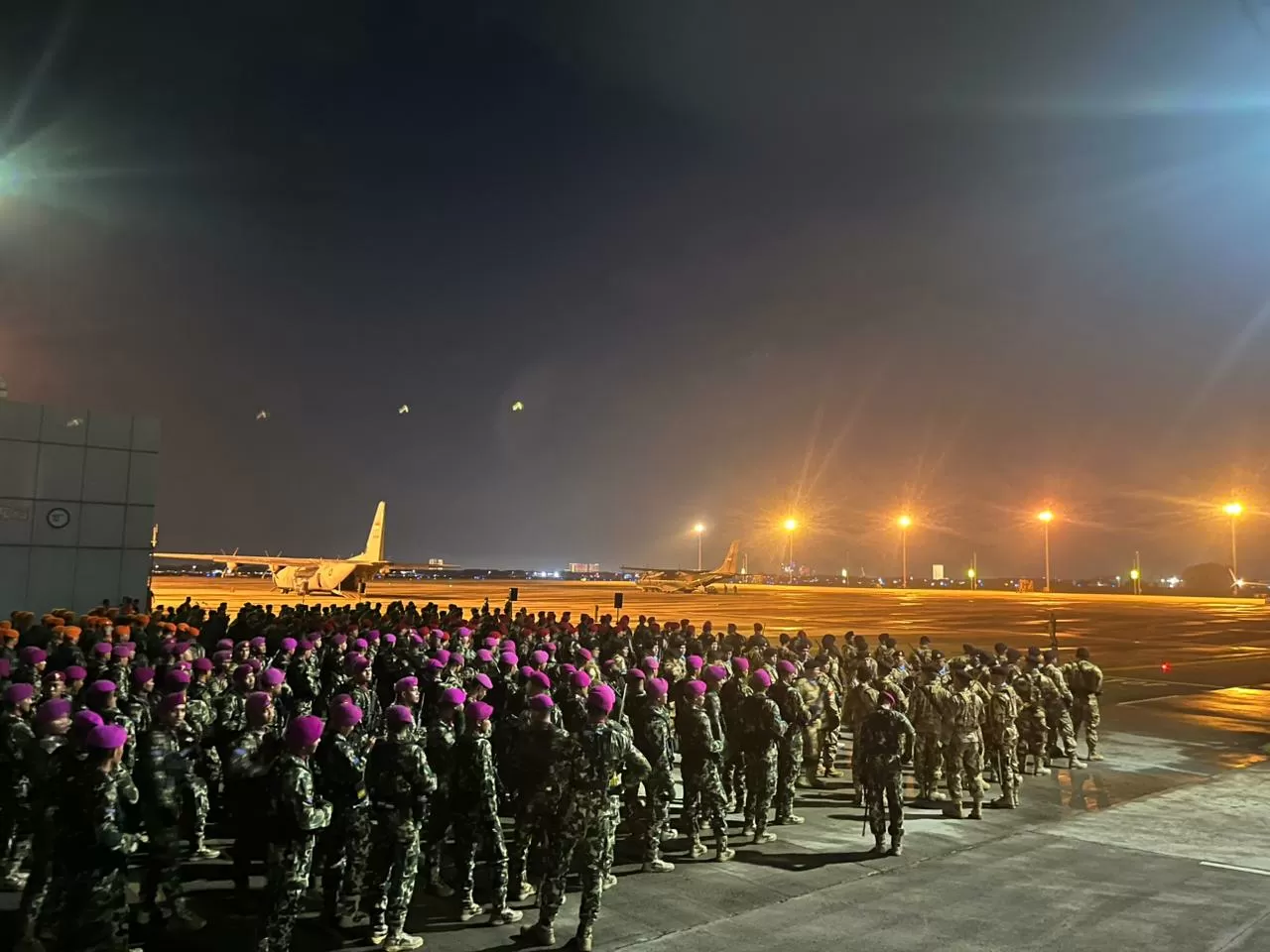 Ratusan Prajurit TNI...