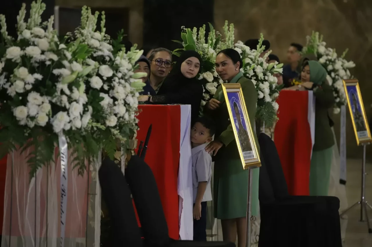 Tangis Keluarga Iringi...