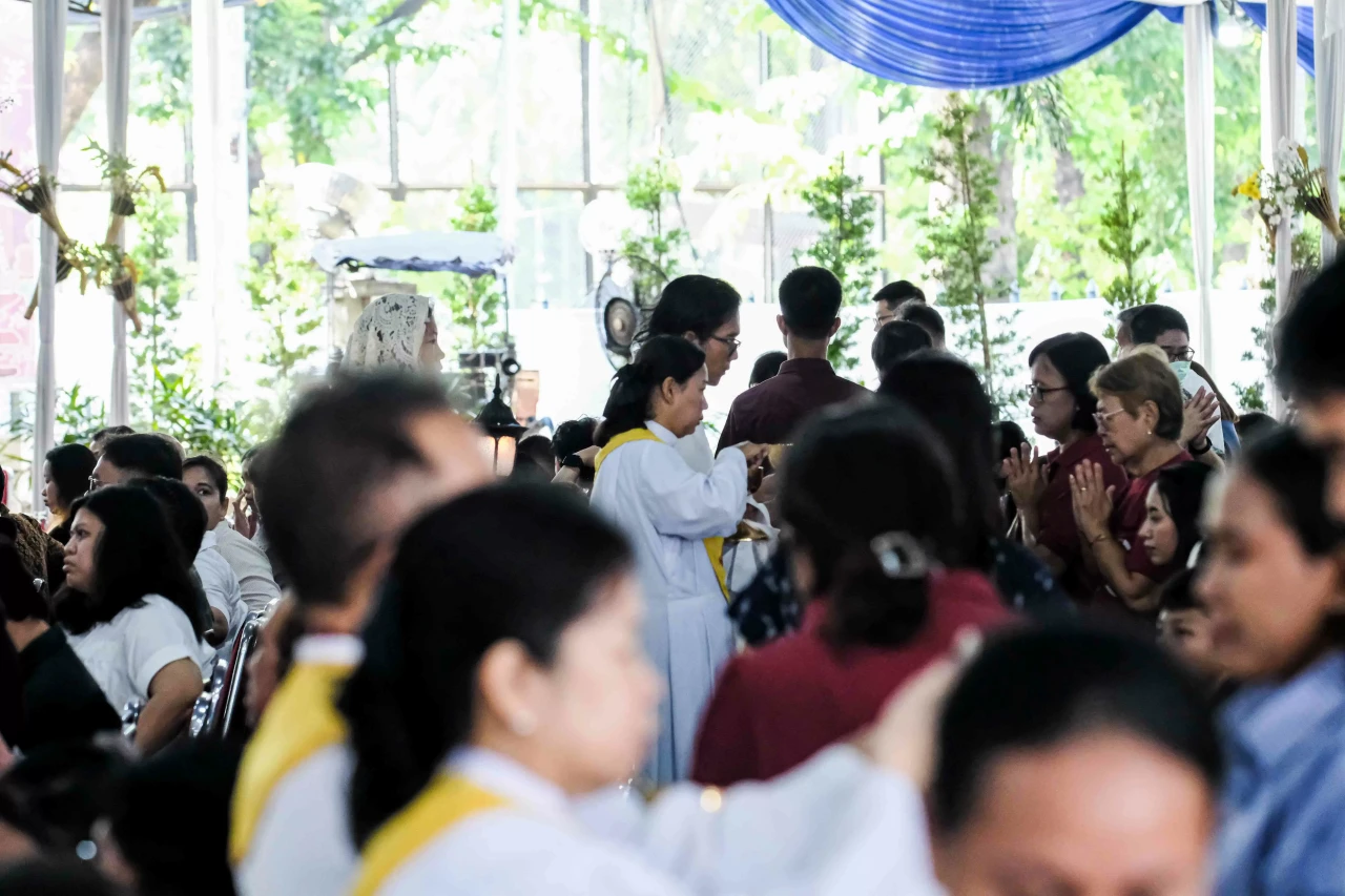Misa Paskah di Gereja...