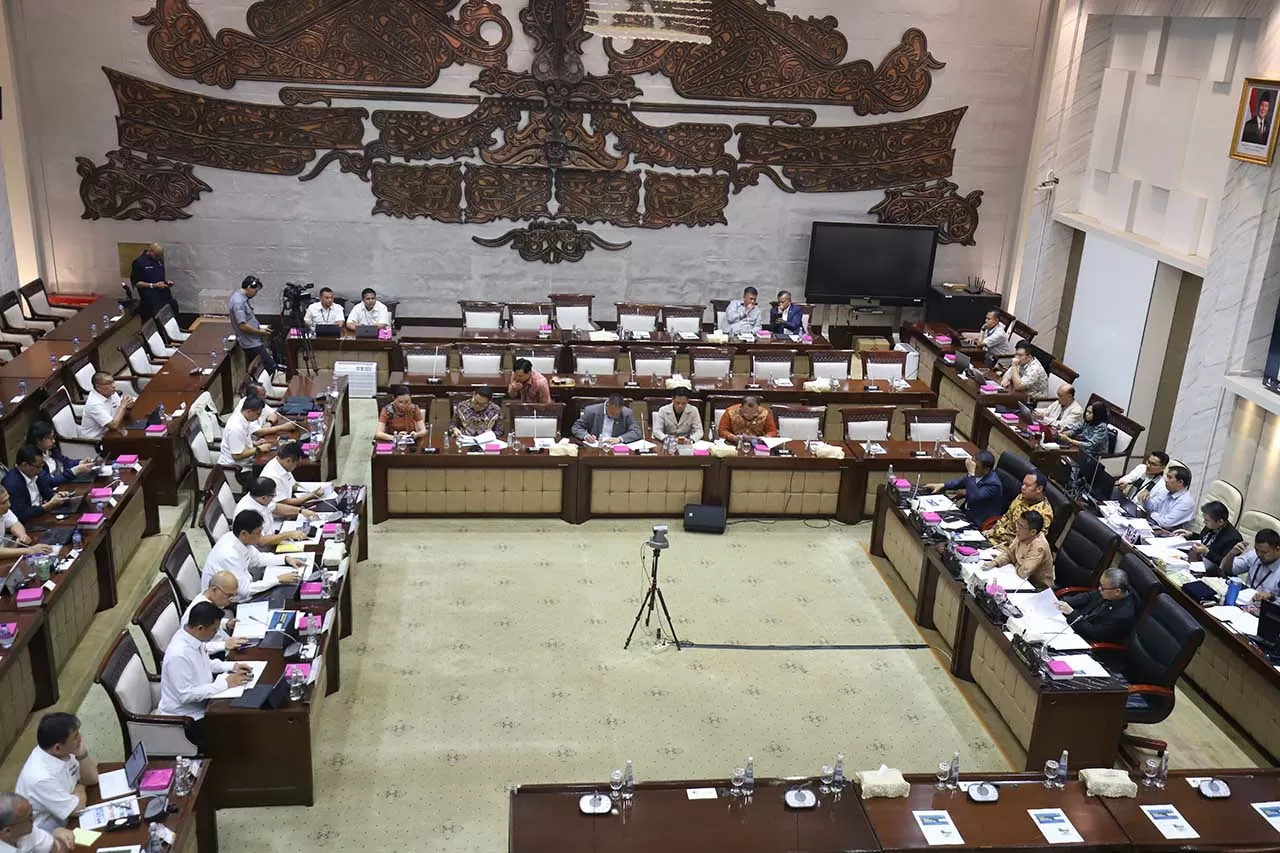 Raker Komisi XI DPR,...