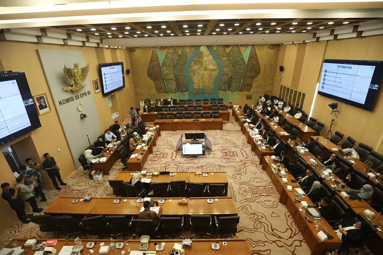 Raker Komisi XII DPR...