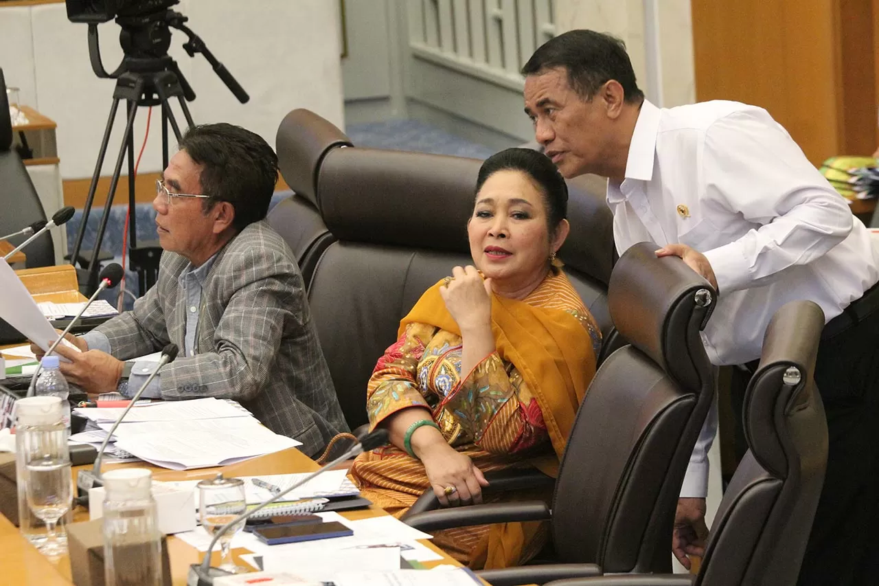 Rapat Komisi IV DPR,...
