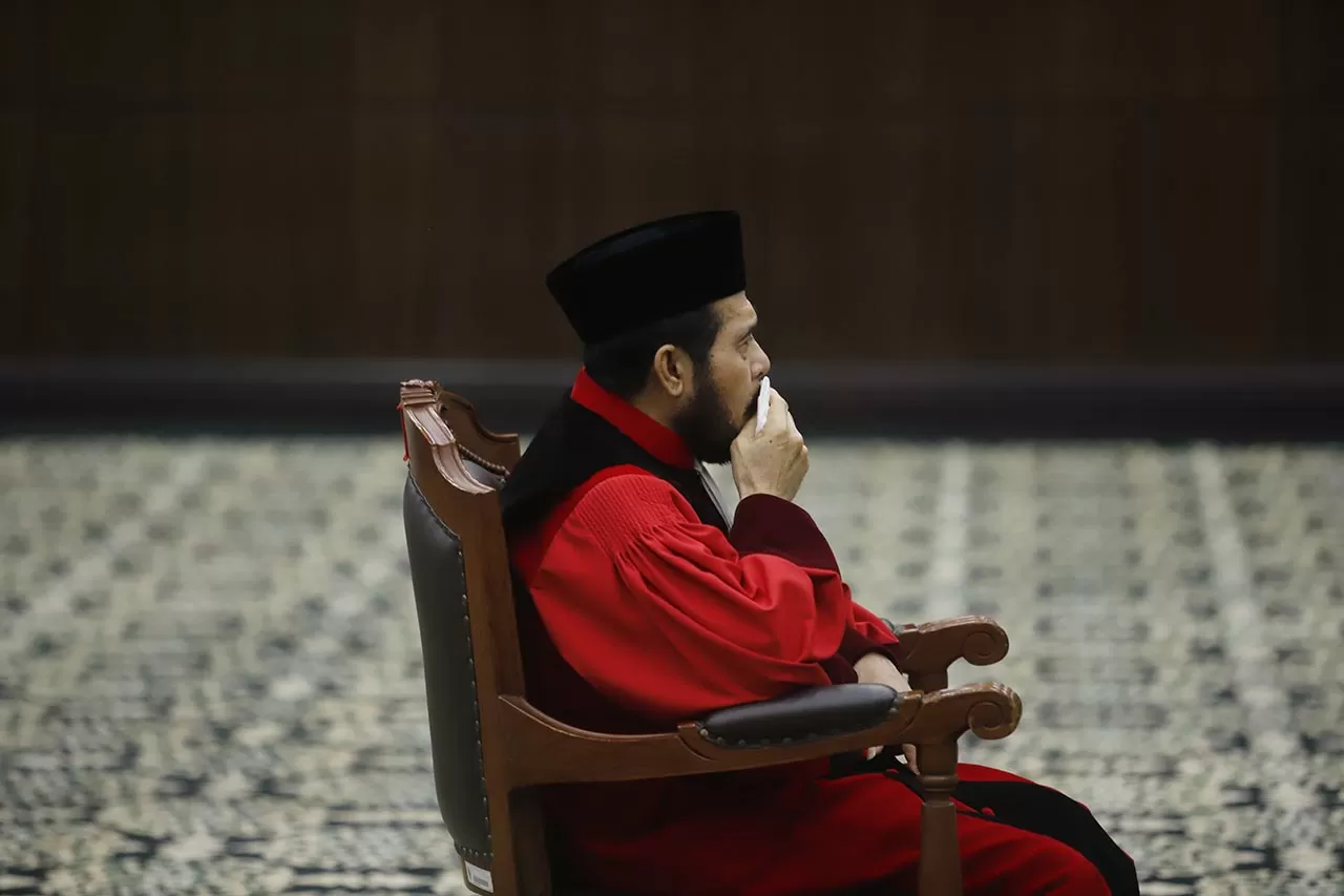 MK Gelar Wisuda Purnabakti...