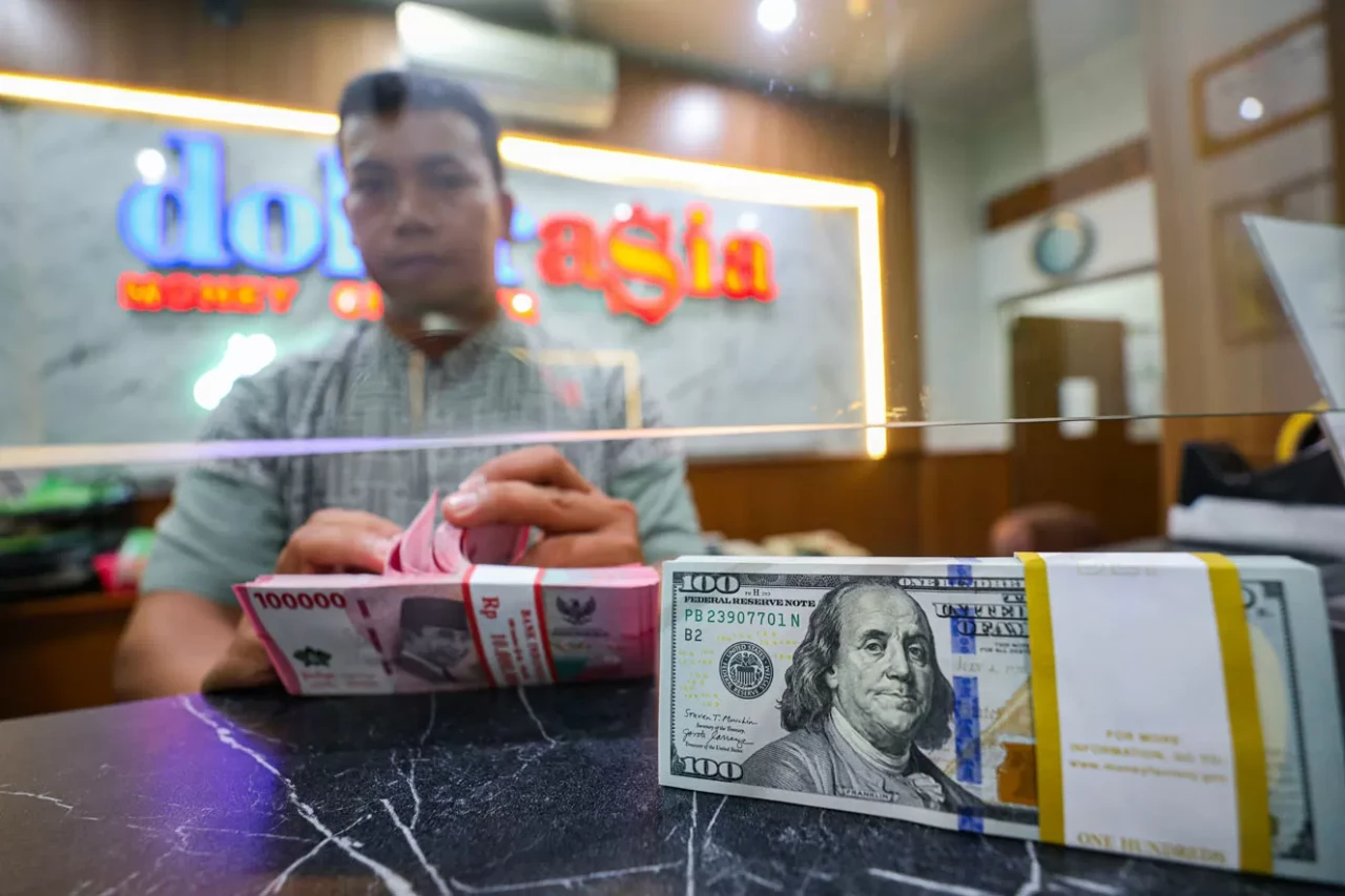Rupiah Melemah Tipis...