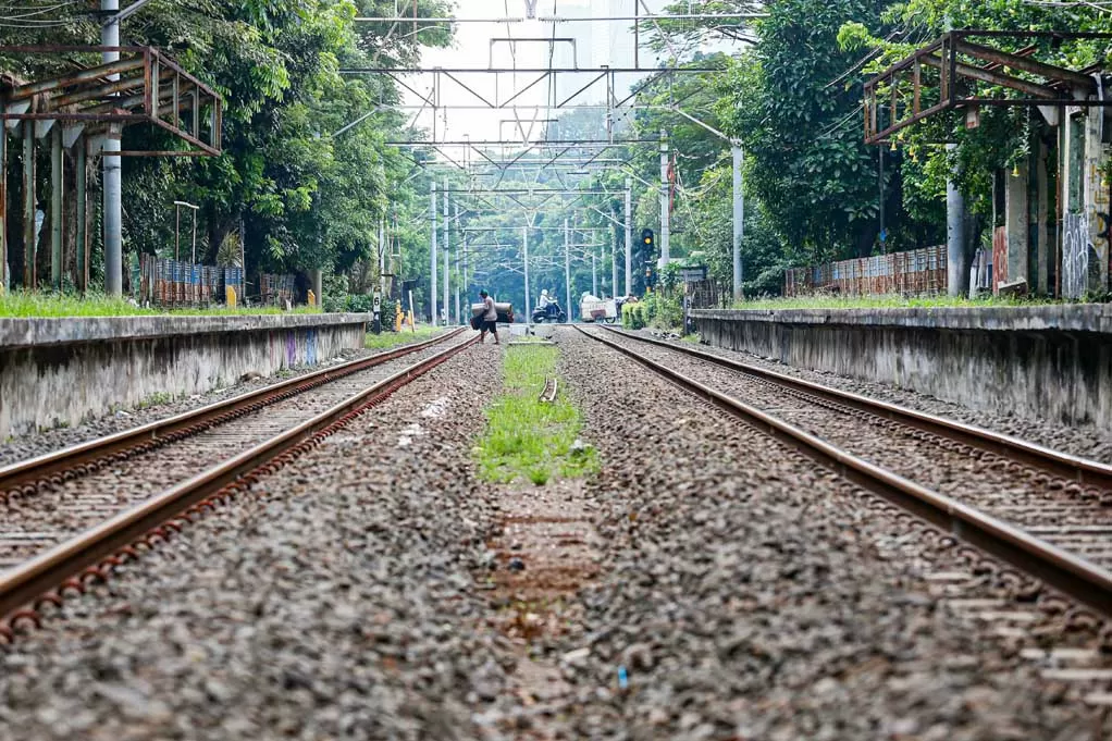 Senyap di Tengah Kota,...