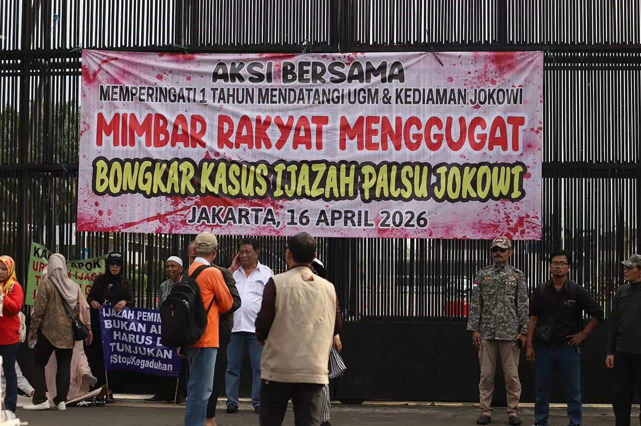 Dipimpin Roy Suryo,...