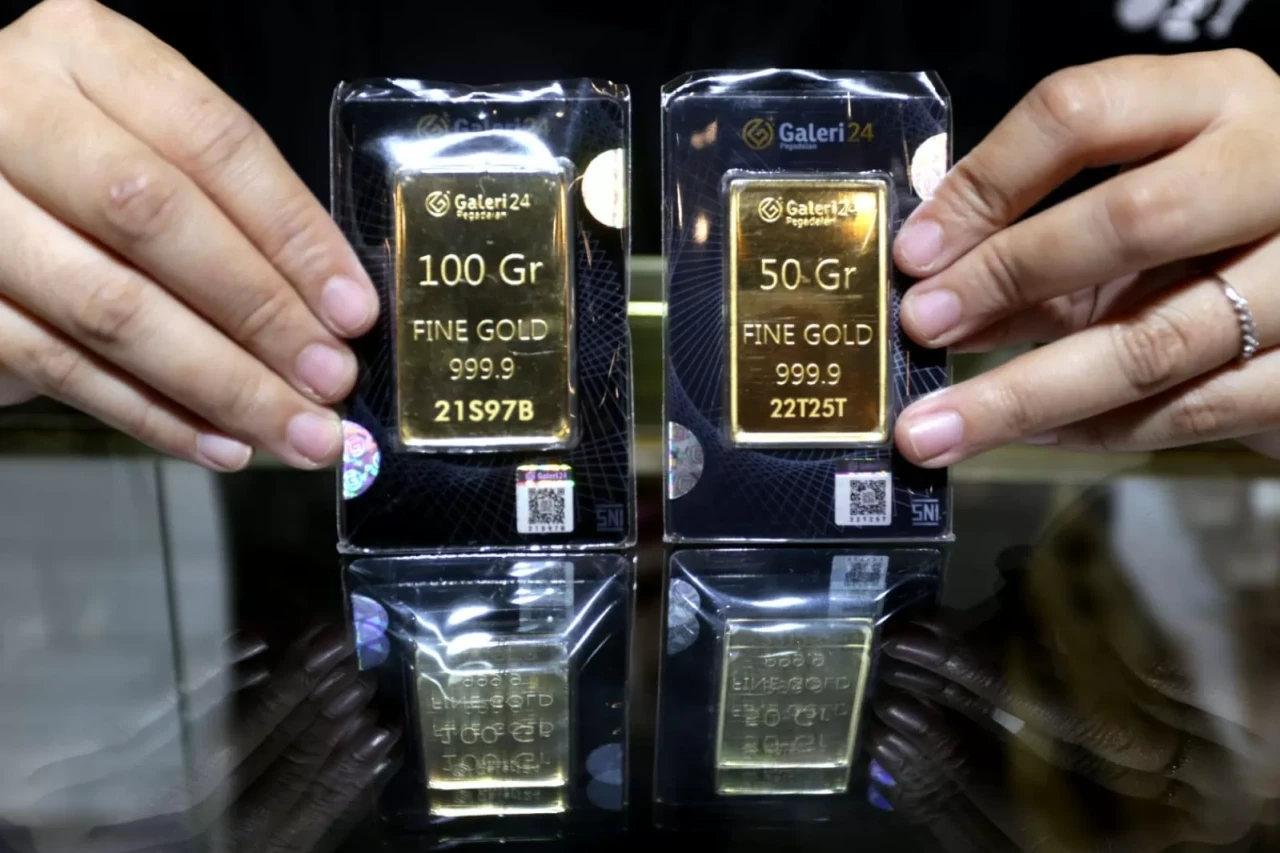 Harga Emas Antam Turun...