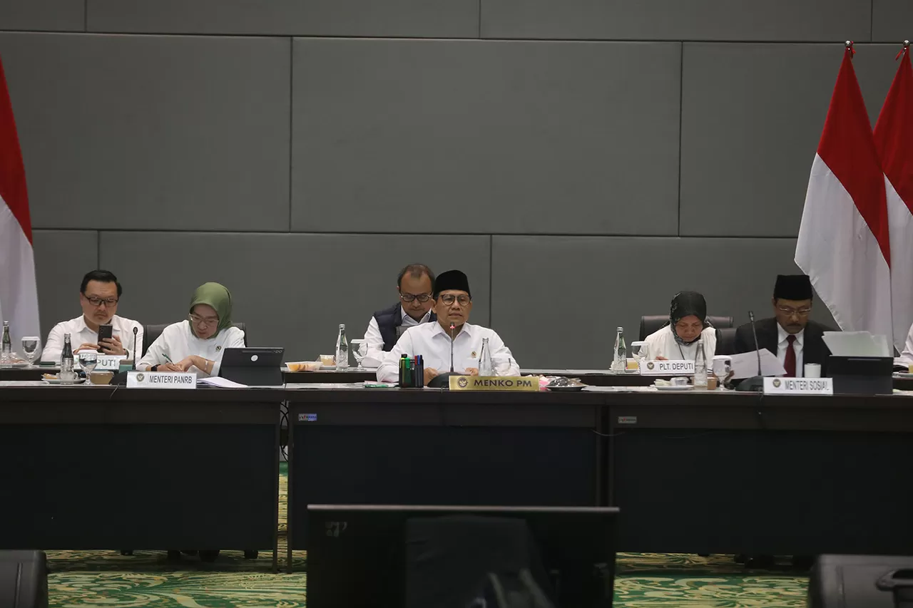 Rapat Evaluasi Kemiskinan:...