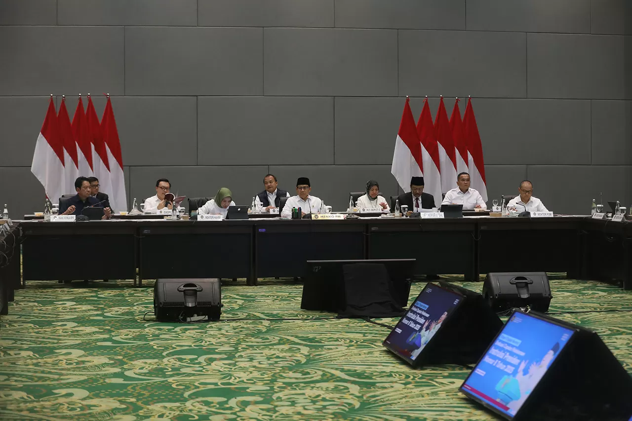 Rapat Evaluasi Kemiskinan:...
