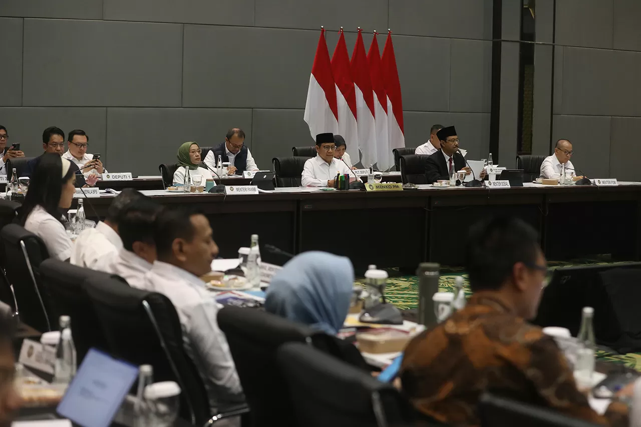 Rapat Evaluasi Kemiskinan:...