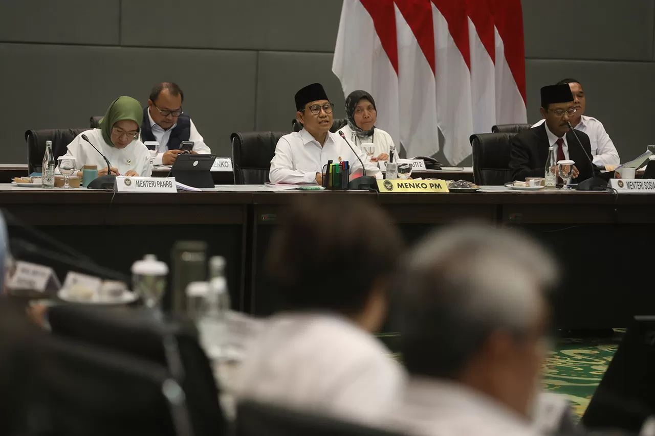 Rapat Evaluasi Kemiskinan:...