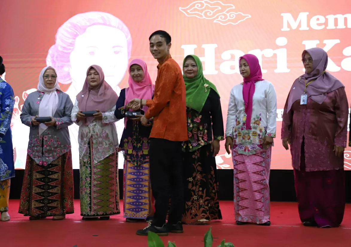 Aksi Nyata di Hari Kartini:...