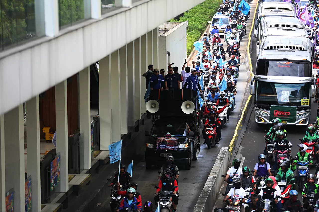 Konvoi Buruh dan Ojol...