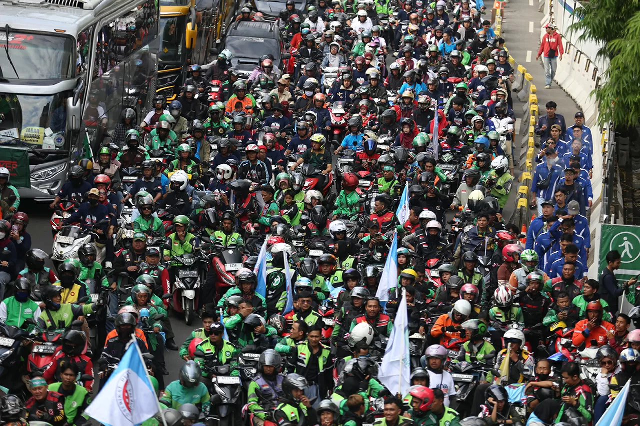 Konvoi Buruh dan Ojol...