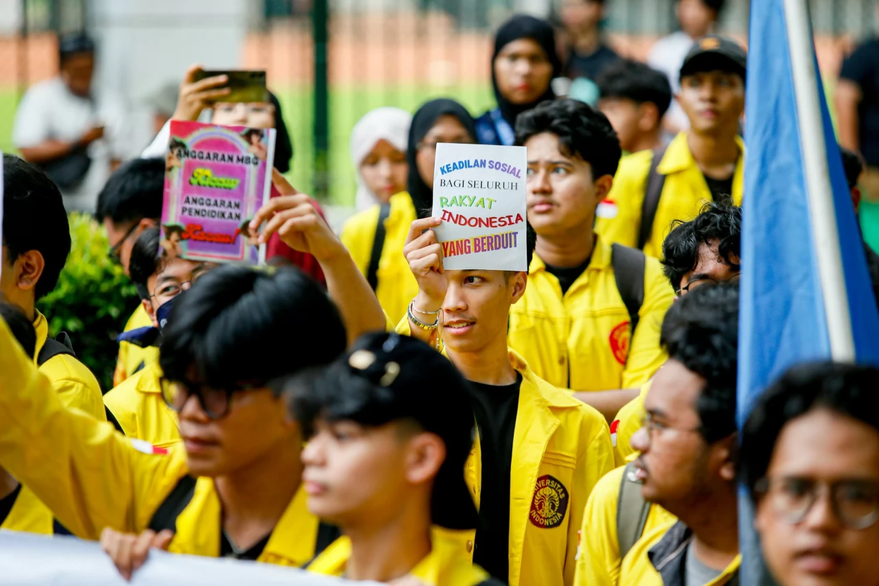 Mahasiswa Demo Hardiknas...