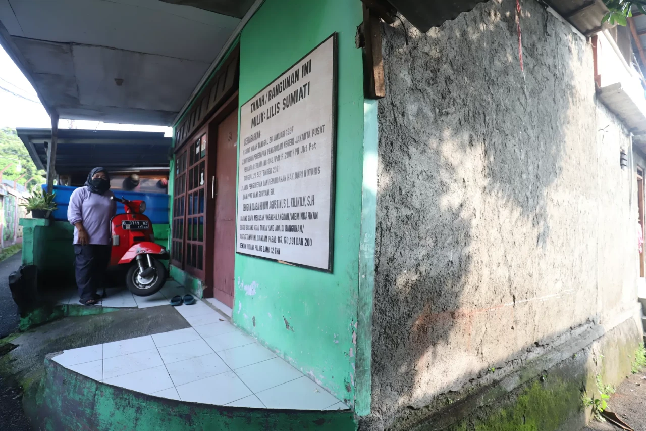 Warga LA Tolak Pengosongan...