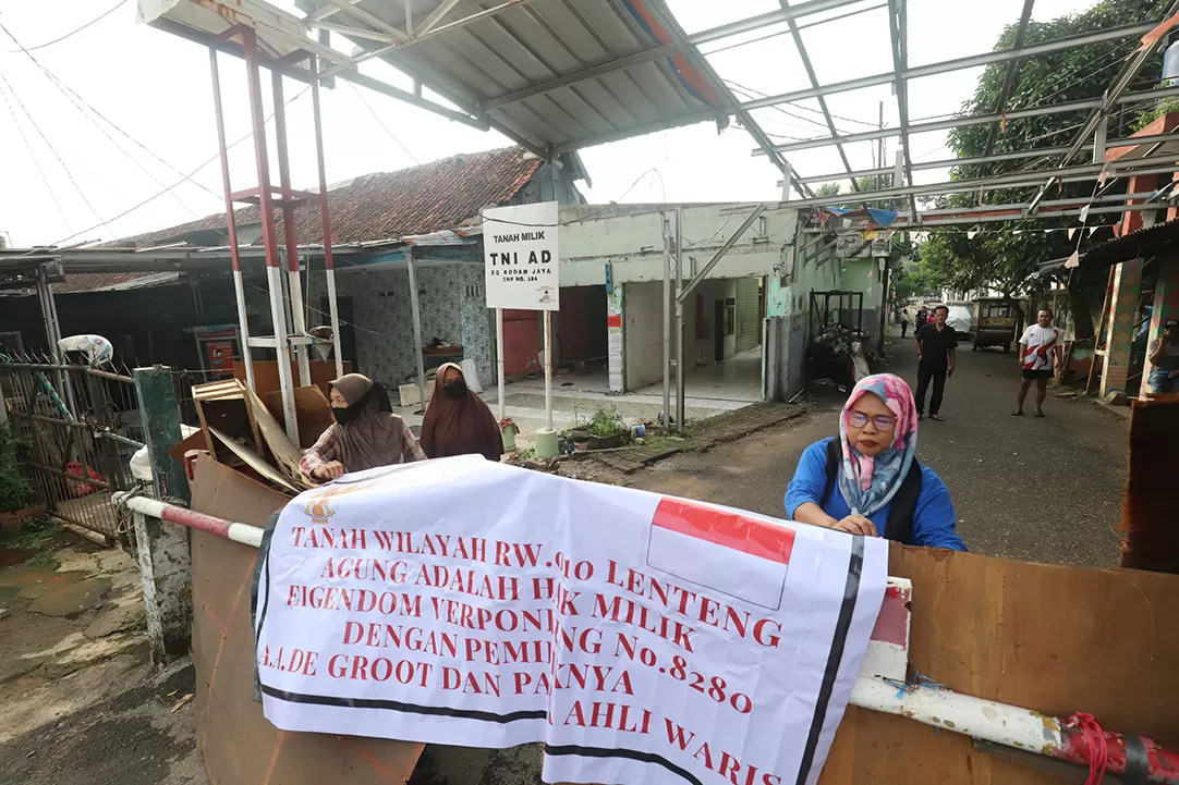 Warga LA Tolak Pengosongan...