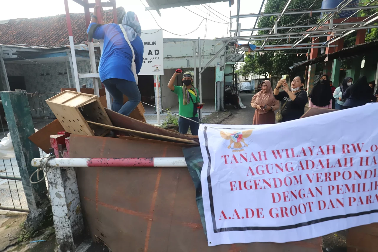 Warga LA Tolak Pengosongan...