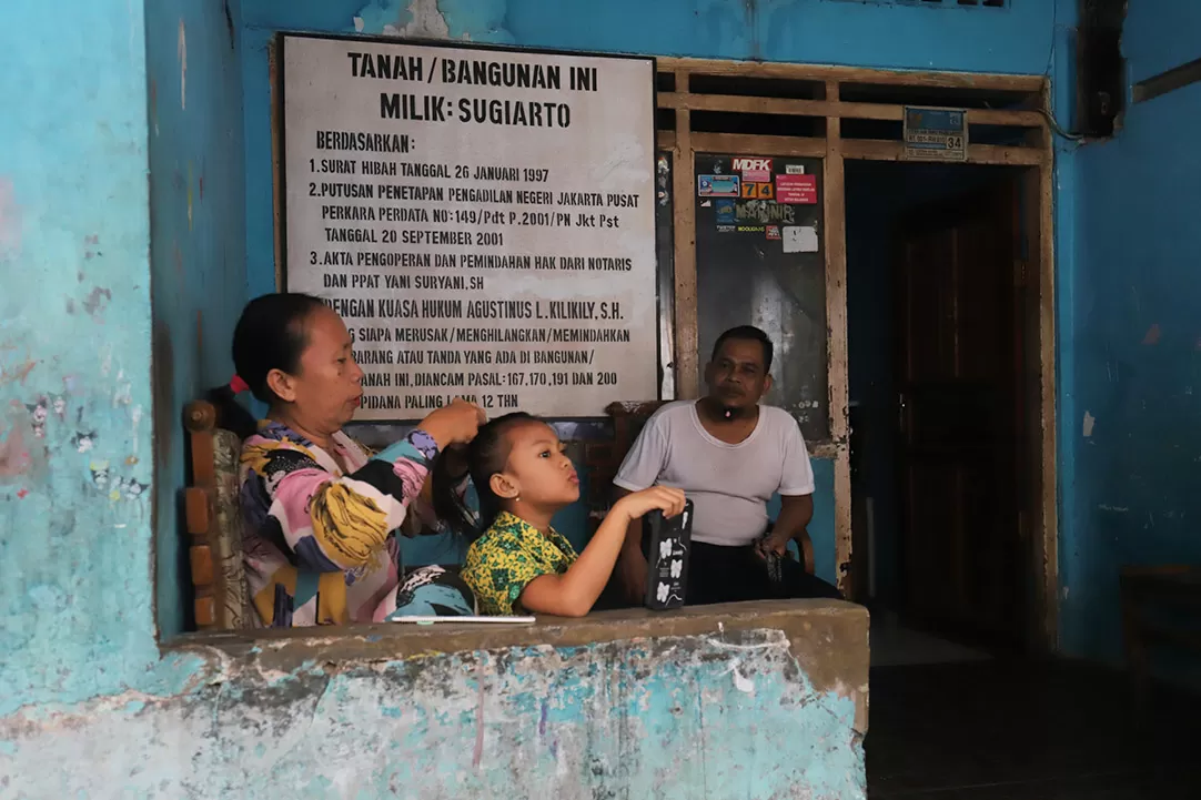 Warga LA Tolak Pengosongan...