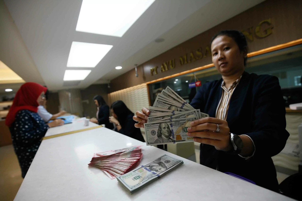 Rupiah Ditutup Melemah...