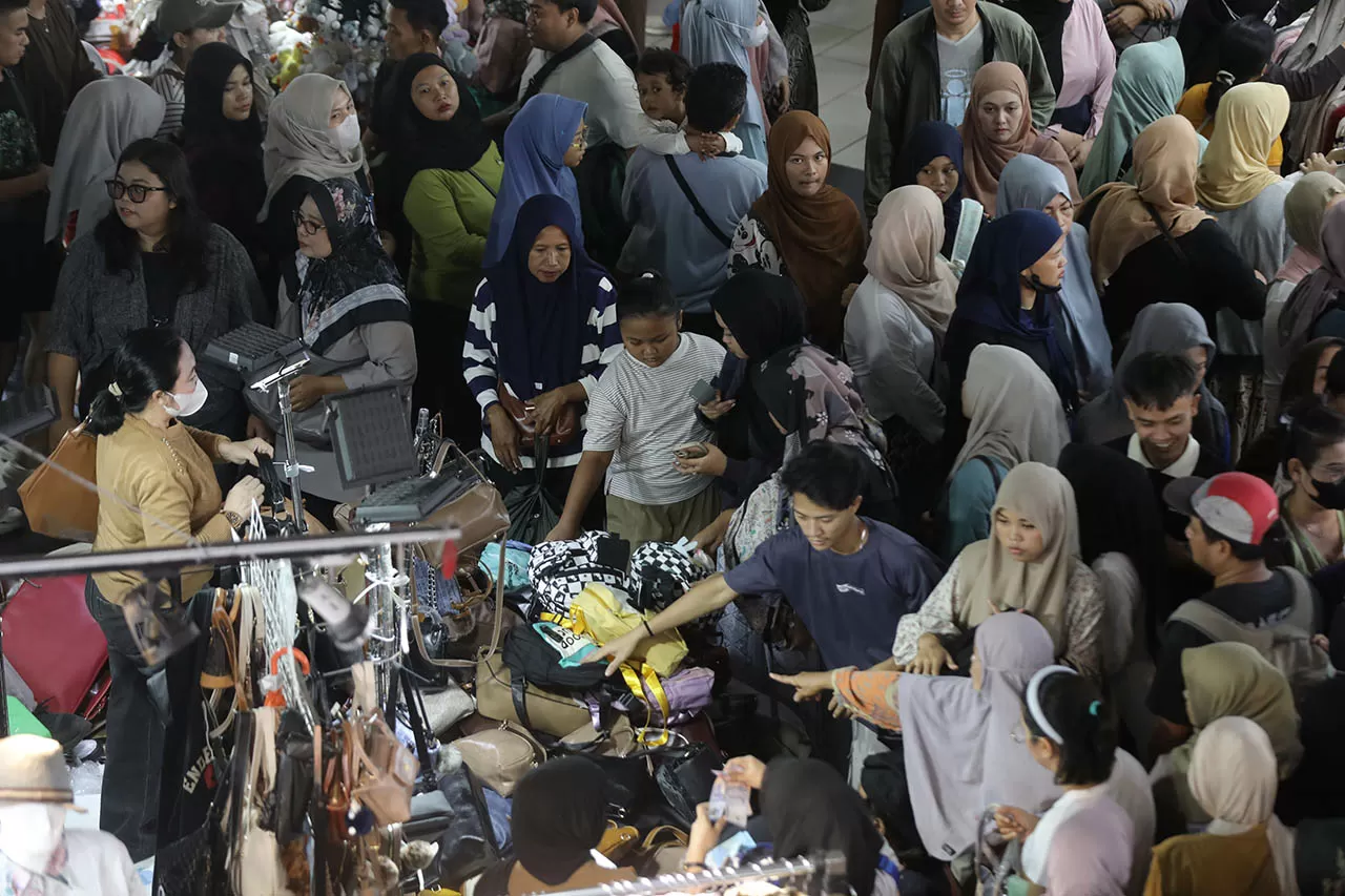 Rupiah Melemah, Ekonom:...