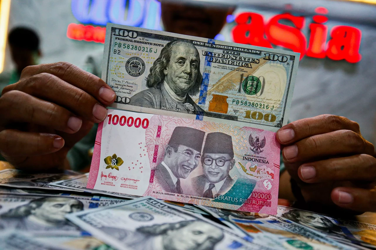 Pengamat Ekonomi: Pelemahan...
