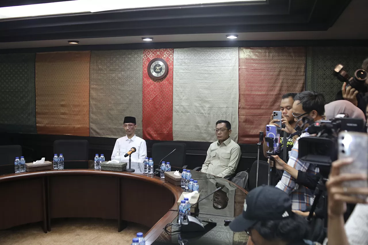 Viral Main Gim dan Merokok...