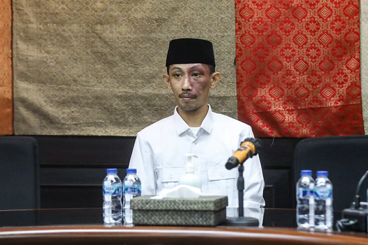Viral Main Gim dan Merokok...