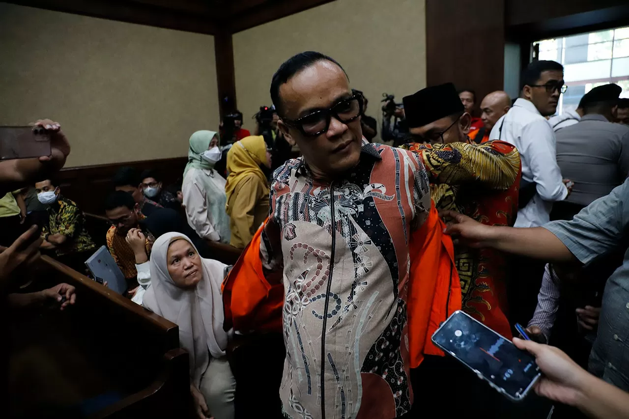 Noel Ebenezer Dituntut...