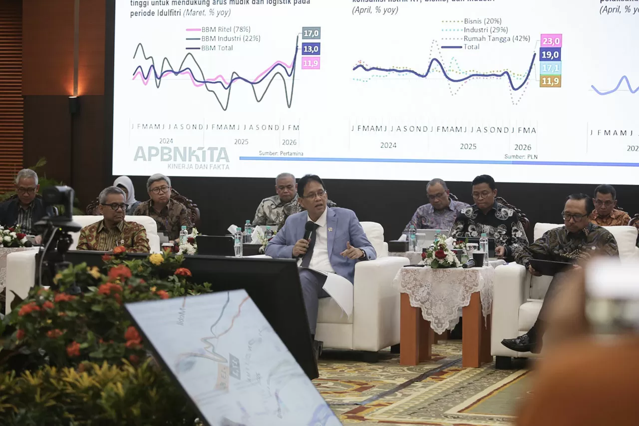 Kemenkeu Laporkan Defisit...