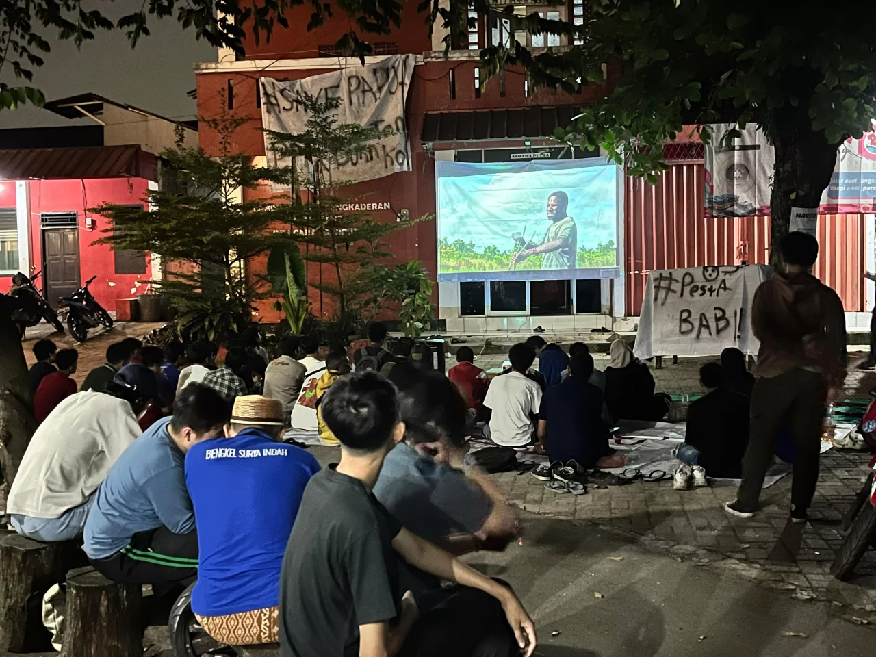 Film Pesta Babi Tuai...