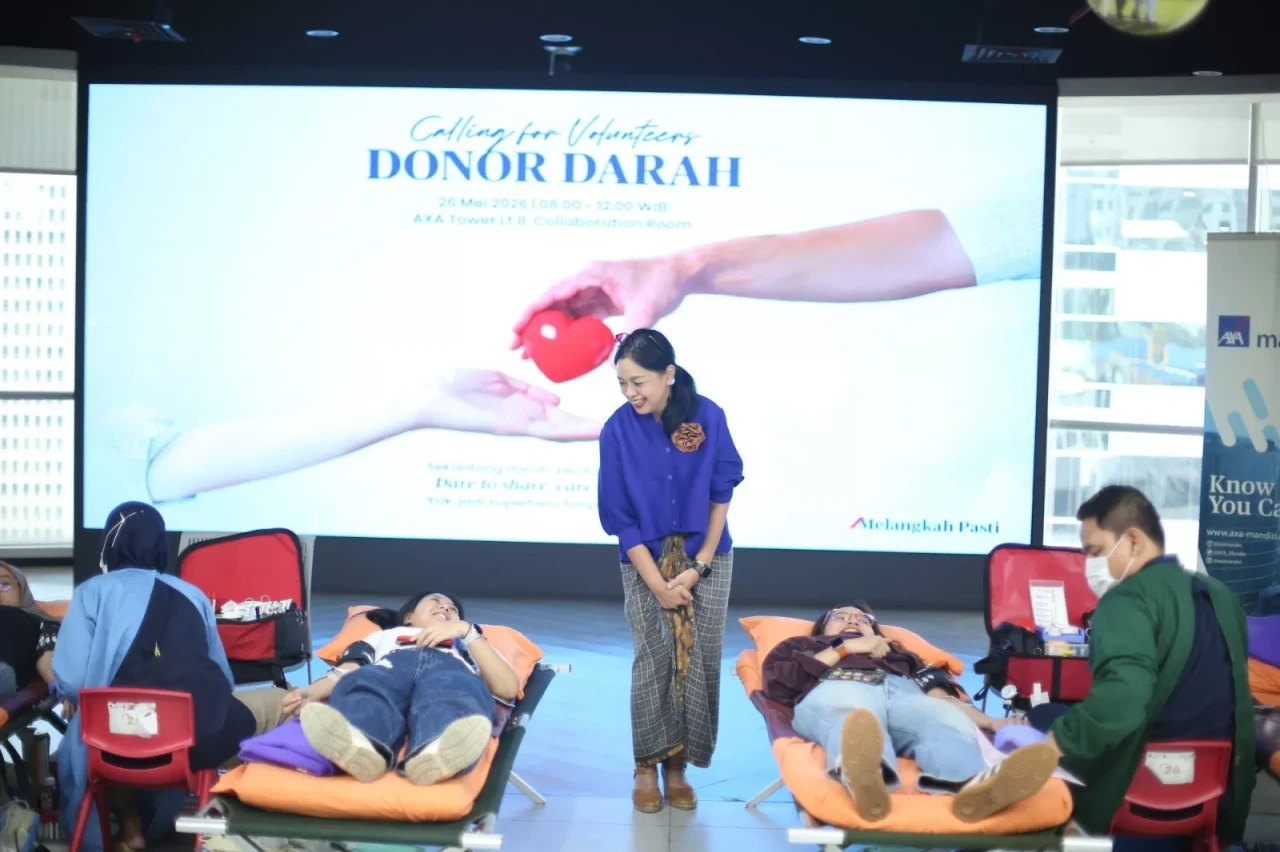AXA Mandiri Serahkan...