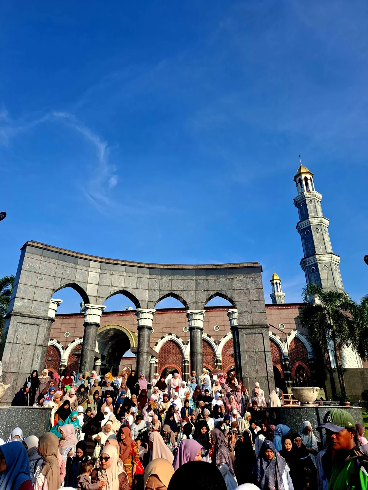 Ribuan Jemaah Laksanakan...
