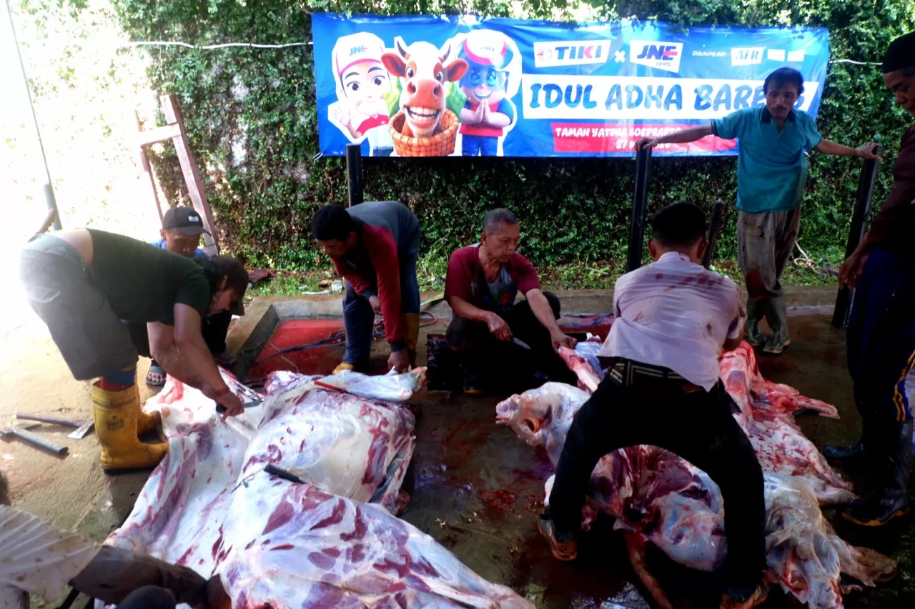 TIKI dan JNE Berbagi...