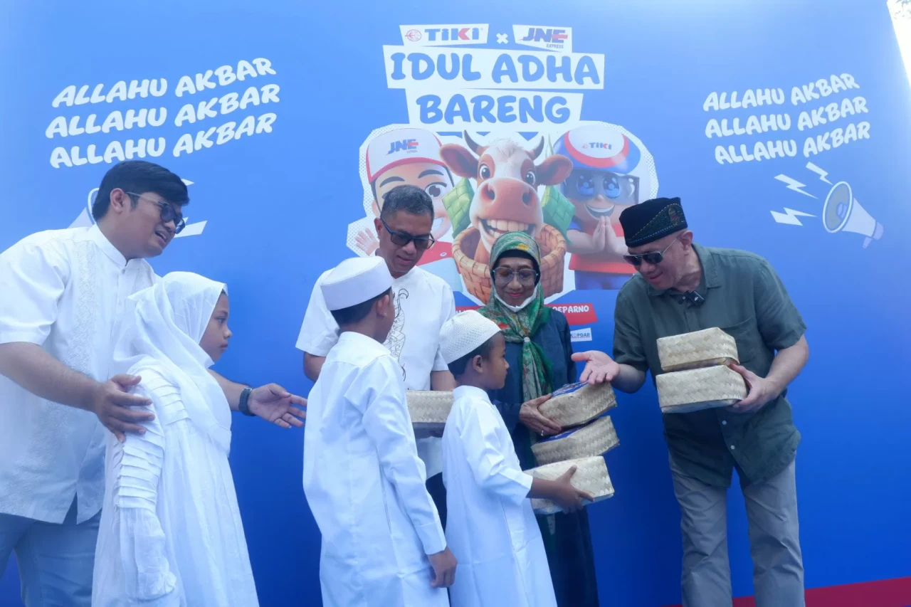 TIKI dan JNE Berbagi...