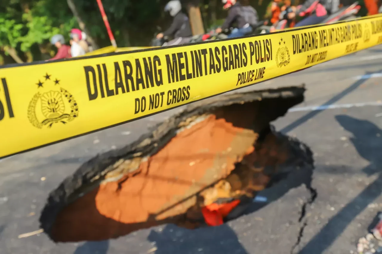 Jalan Amblas di Lenteng...