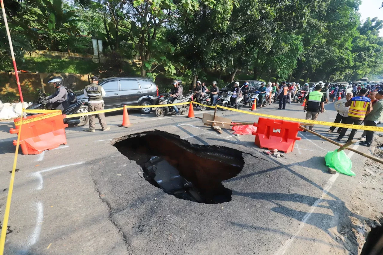 Jalan Amblas di Lenteng...