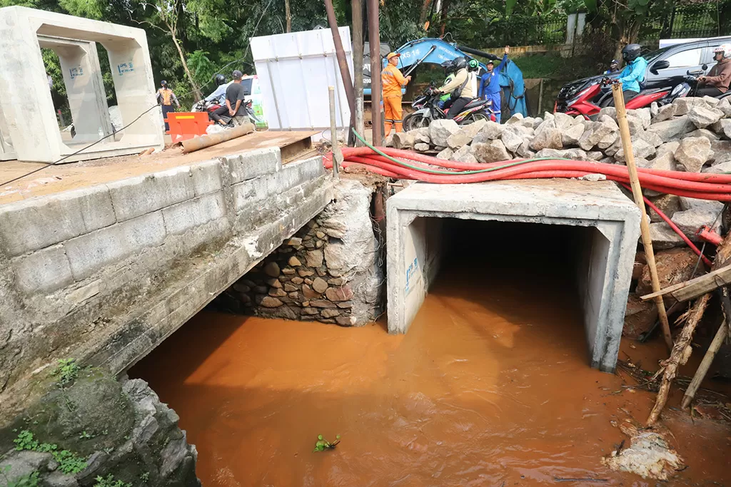 Perbaikan Jalan Ambles...